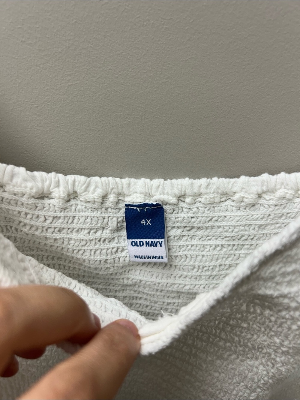 Old Navy Women’s White Fitted Flutter-Sleeve Smocked V Neck Ruffled Shoulder Top - Picture 4 of 5